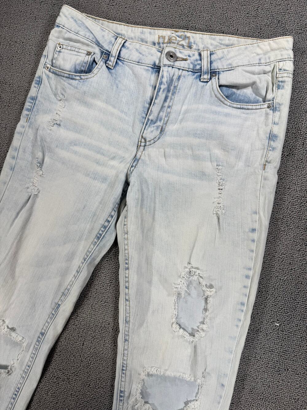 rue21 Women's Size 10 Light Wash Distressed Ripped Ankle Jeggings Y2K